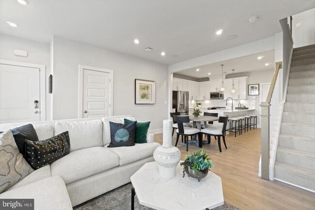 43805 Middleway Ter