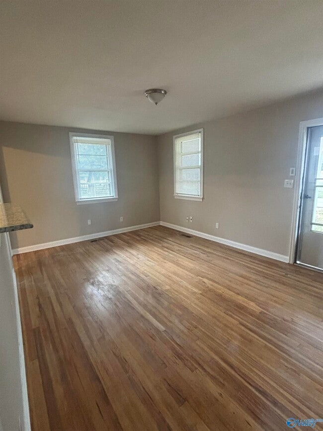 Photo - 2204 Bide a Wee Dr NE