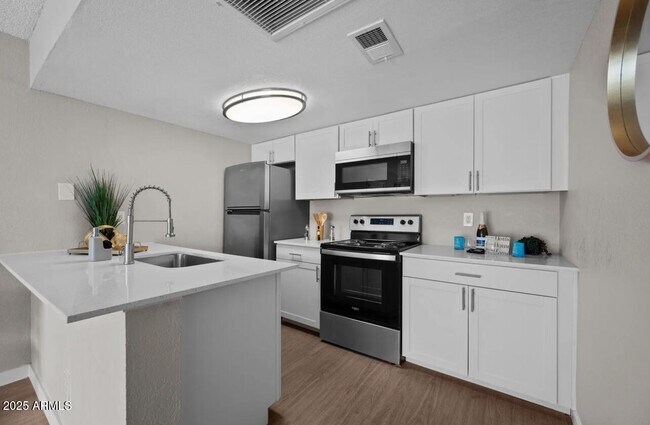 Photo - 4620 W McDowell Rd Unit 1L