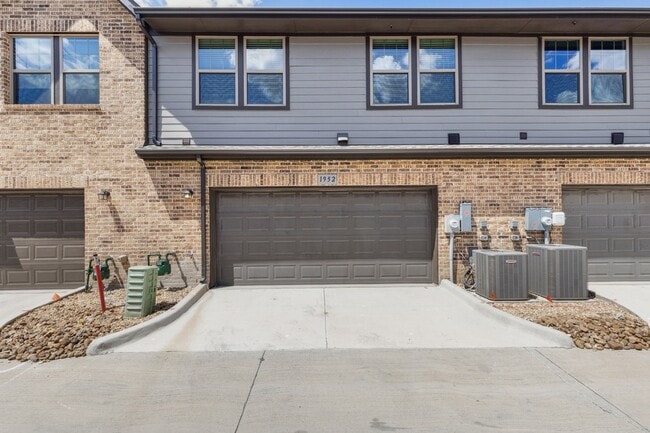 1952 Sweetwater Ln