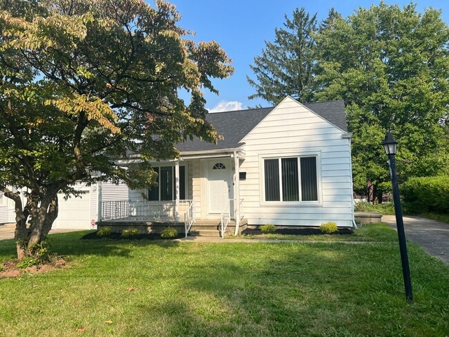 Building Photo - 115 S Beverly Ave