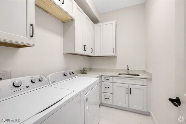 Building Photo - 6851 Lakewood Isle Dr Rental