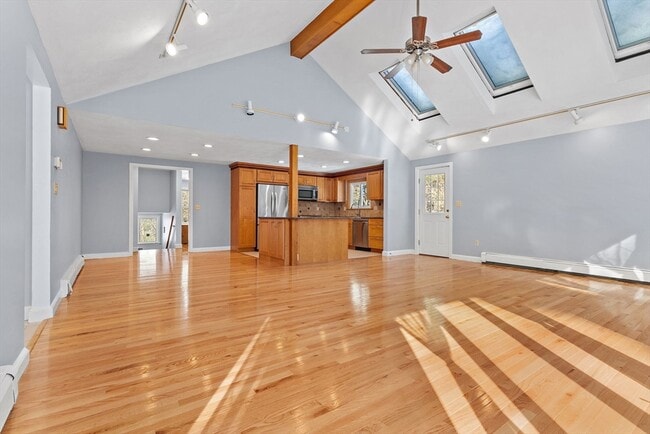 Photo - 77 Colonial Rd