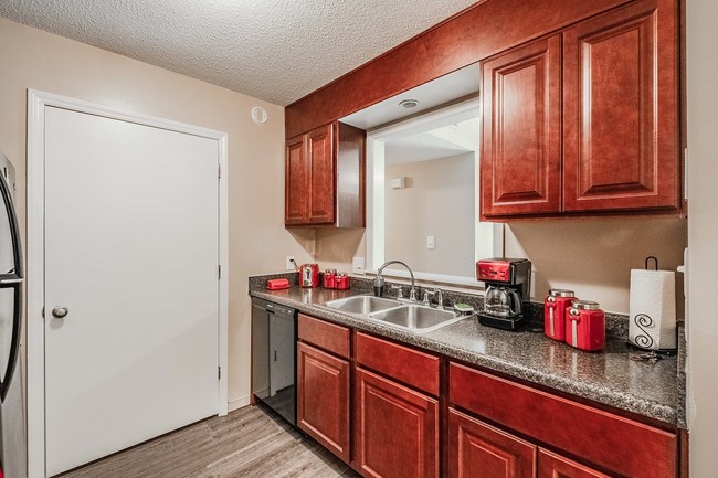 Photo - Cedarbrook Apartments