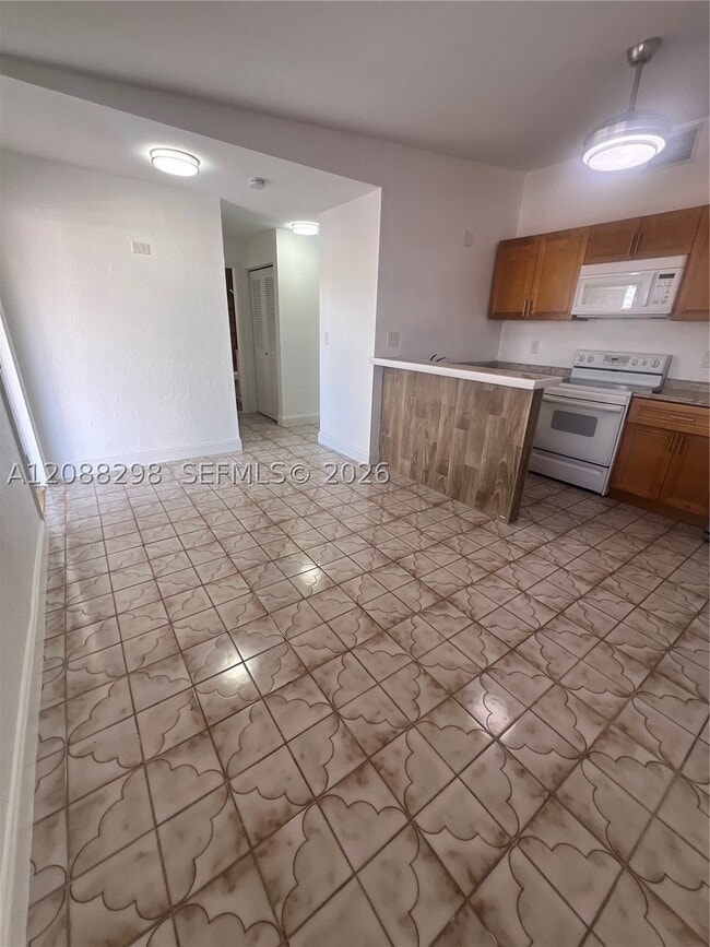 1615 SW 137th Pl Unit 1