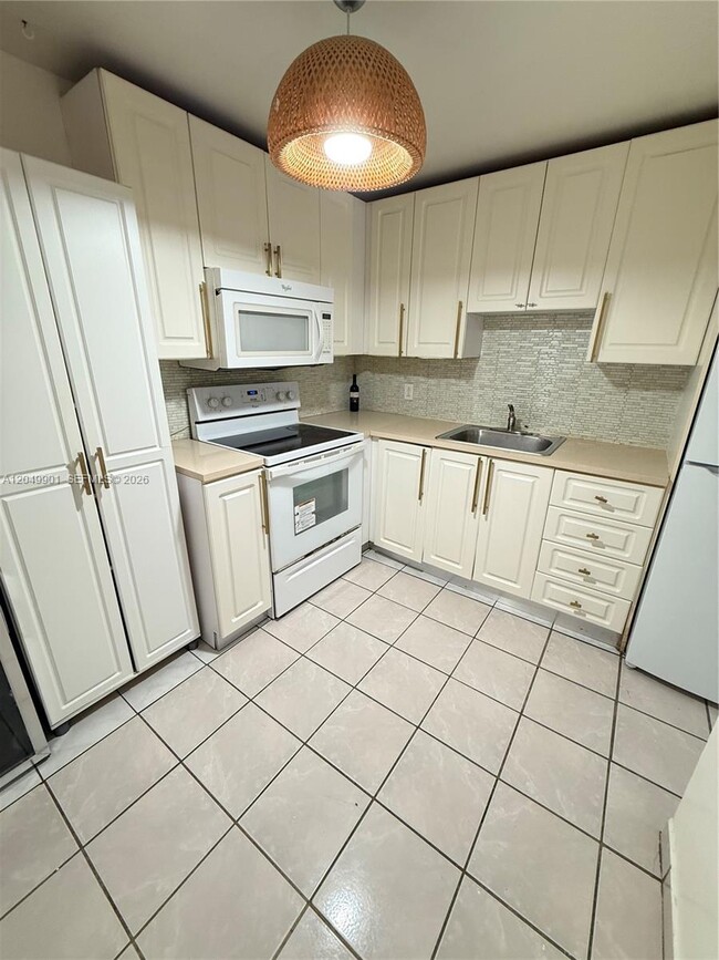 Photo - 2025 NE 164th St Unit 318
