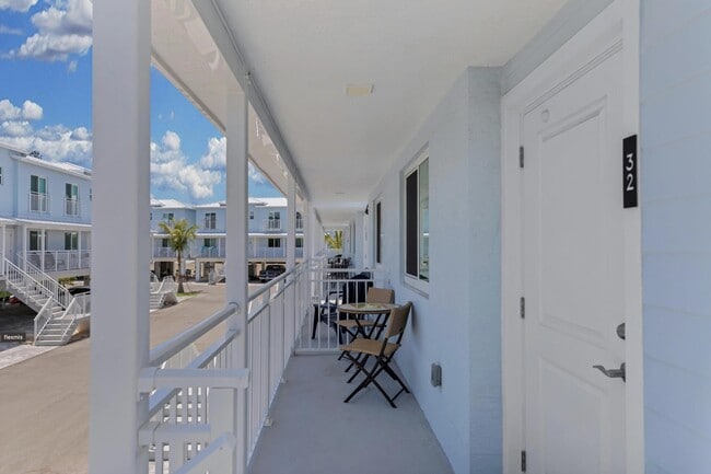 Building Photo - 10877 Overseas Hwy Unit APT 32