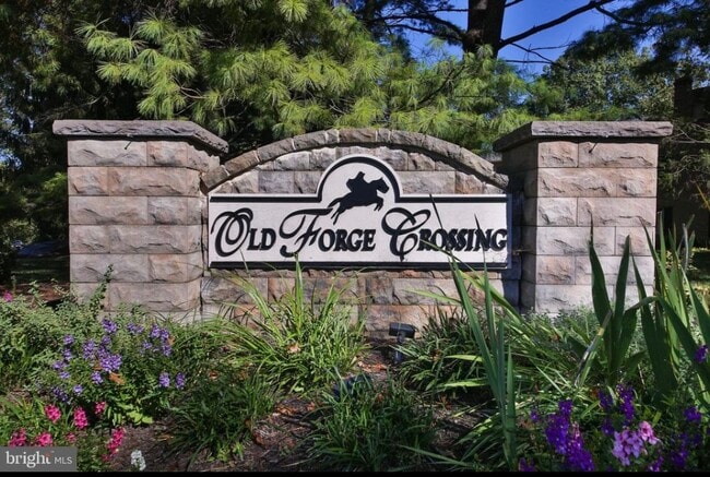 Building Photo - 253 Old Forge Xing Unit 253