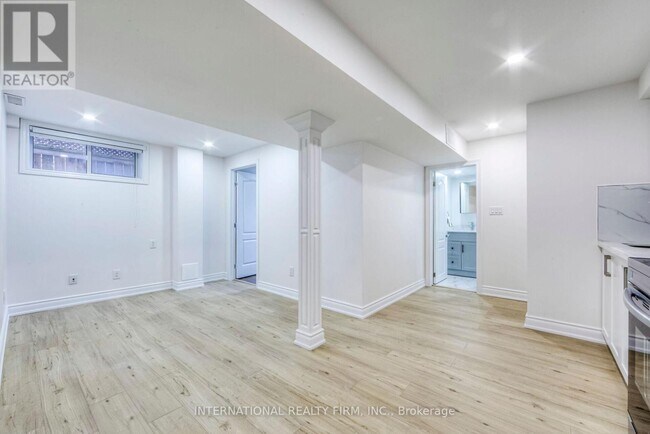 Photo - 1051 Caven St