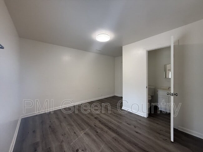 Photo - 6117 N Main St