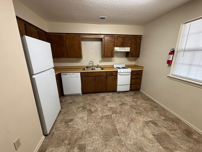 Photo - 311 N Joplin, Apt 1-7 Unit 311 N Joplin, Apt 2