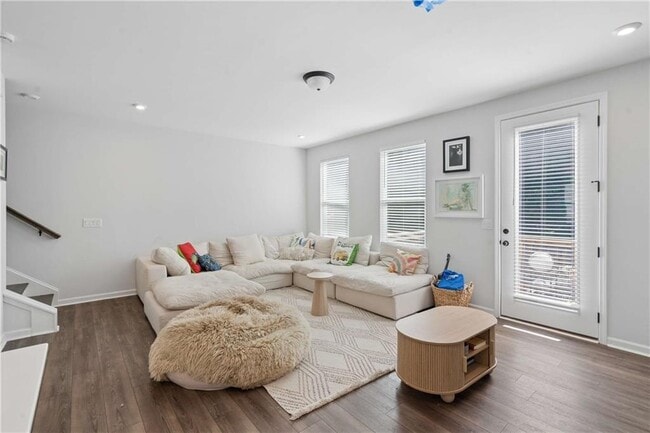 Photo - 383 Skylar Way SE