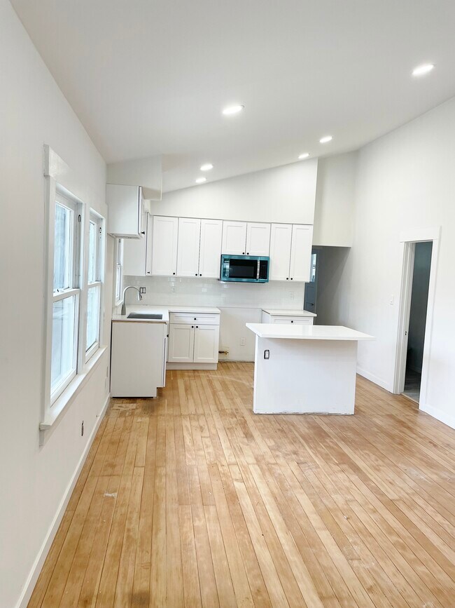 Photo - 155 S Grand Oaks Ave