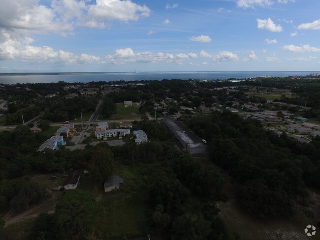 Building Photo - Seaside Lofts II