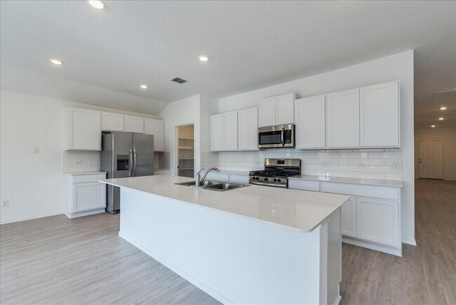 156 Alamito Ave