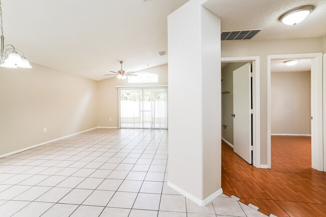 1227 Heather Lake Dr