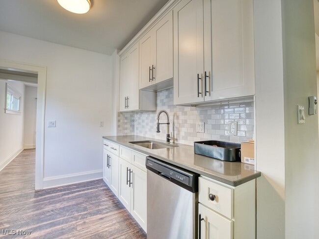 Photo - 570 Juneway Dr