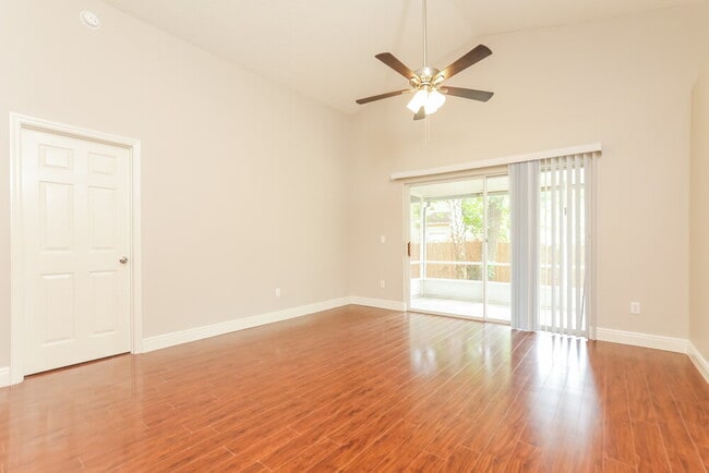 Photo - 813 Shell Ln
