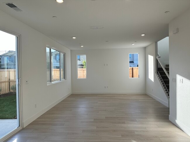 Sala de estar - 3475 Williamson Dr