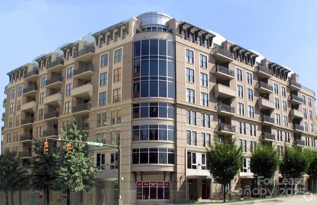 Building Photo - 718 W Trade St Unit 602 Rental