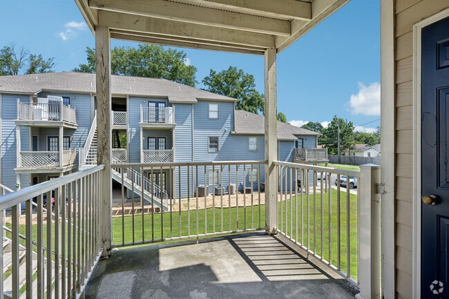 2BR, 2BA - 933SF - Balcony - Park Towne Apartments