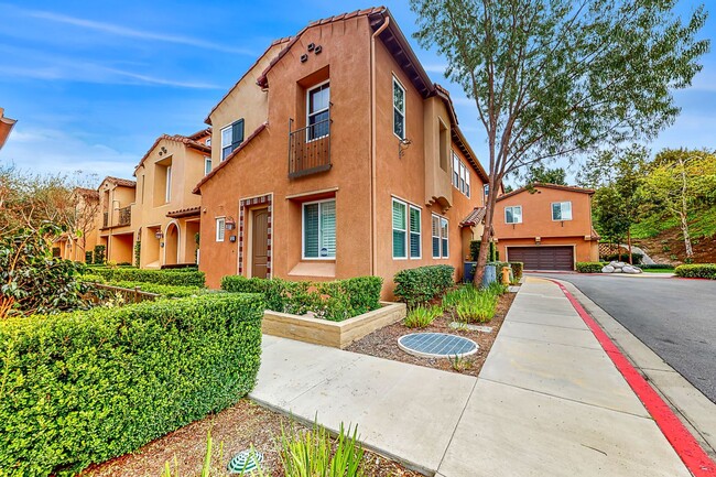 Building Photo - Outstanding Townhome in Aliso Viejo
