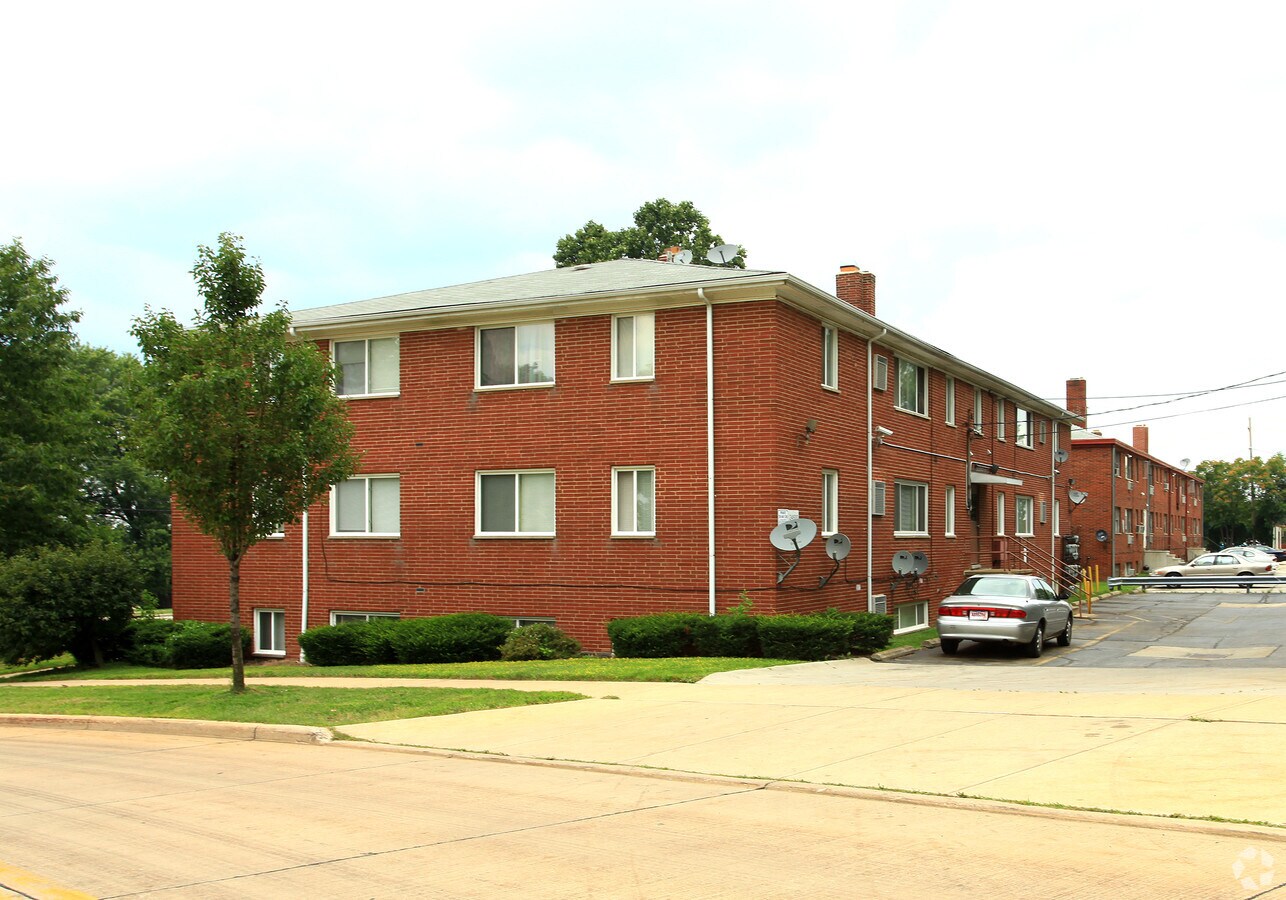 Photo - Beverly Hills Apartments