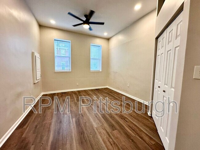 Photo - 2123 Sidney St