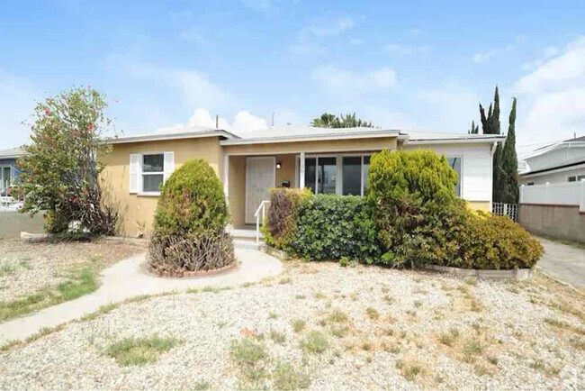 Building Photo - 11630 Kittridge St Rental