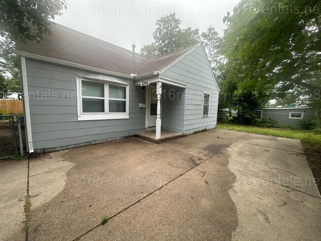 Building Photo - $1150- 3 bed 1 bath - Single Family Home