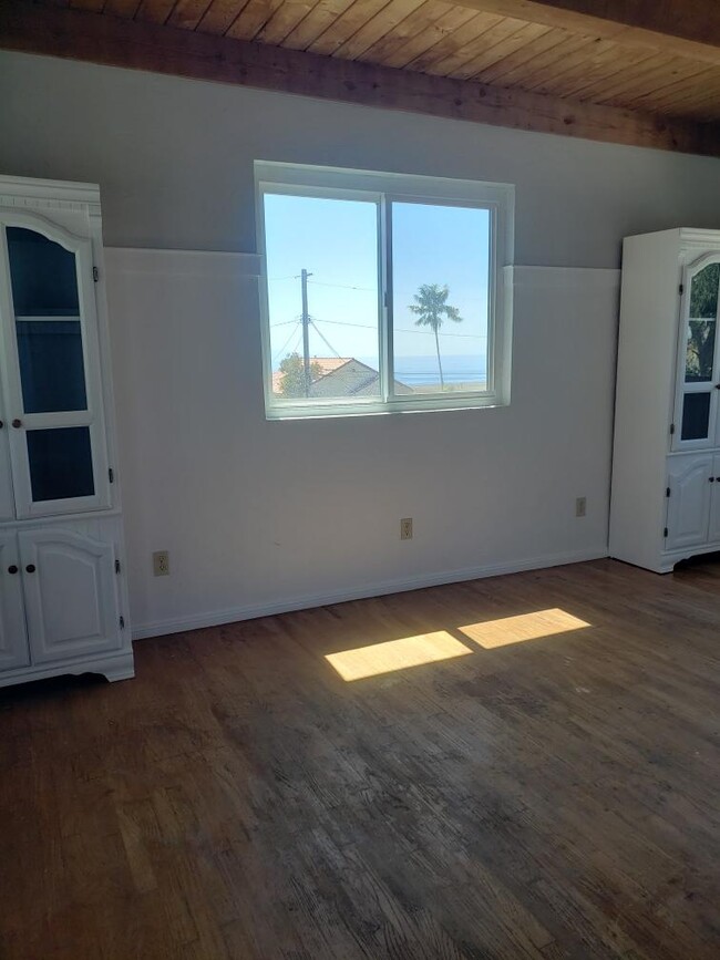 Photo - 1324 W 35th St