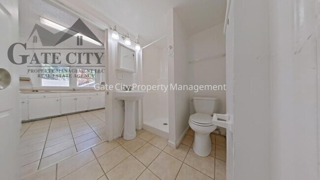 Photo - 1600 N Hamilton St
