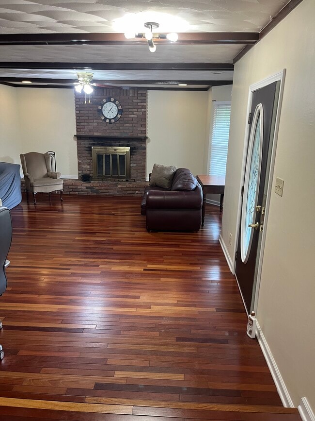 Chimenea de leña - 14 Bowman St