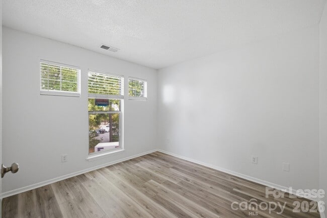Photo - 18865 Vineyard Point Ln