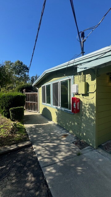 Photo - Move-in special: 50% off first month!  Pea... Unidad A