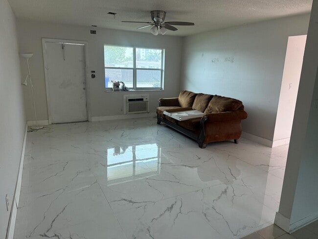 Photo - 6019 Hayes St