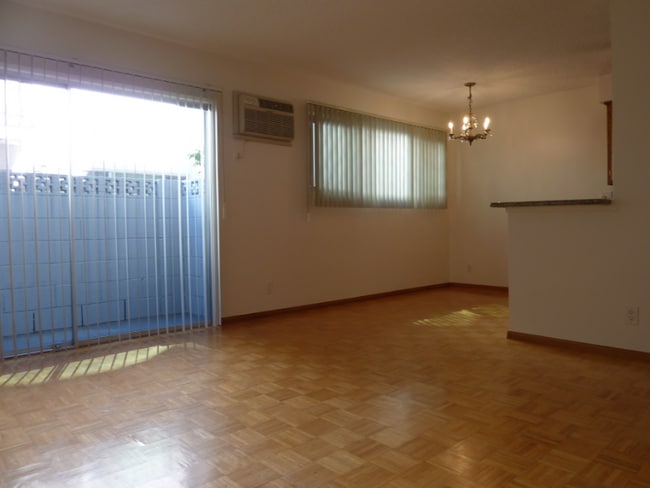 Building Photo - 2055 Rodney Dr Rental