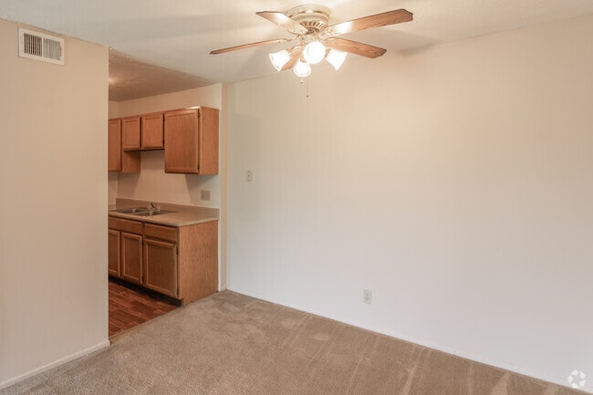 2BR, 1.5BA - 950 SF