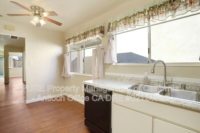 Photo - 2433 Sequoia Dr