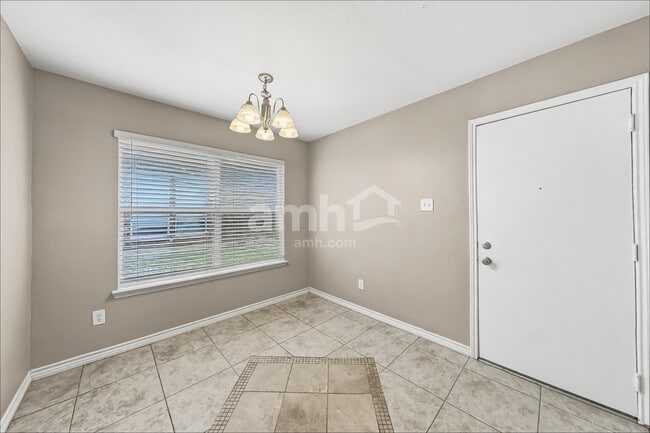 Photo - 737 Oak Dale Ave