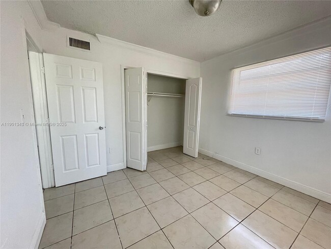 Photo - 16118 NE 21st Ave Unit 14