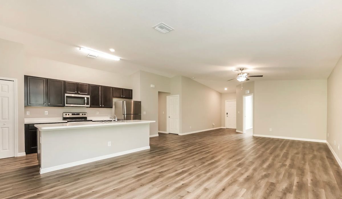 Photo - 495 Hoffer St