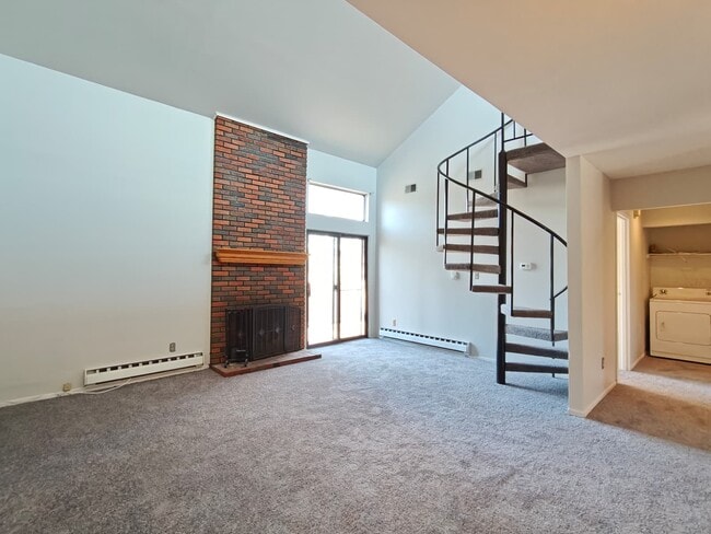 Photo - 906 Bromley Estate