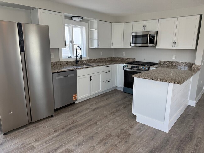 Photo - 158 Ashworth Ave Unit B