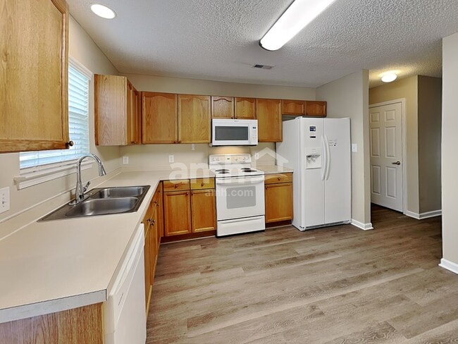 Photo - 728 Reigate Rd