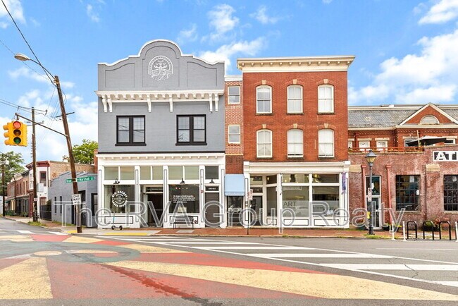 Building Photo - 110 W Marshall St Unit 27