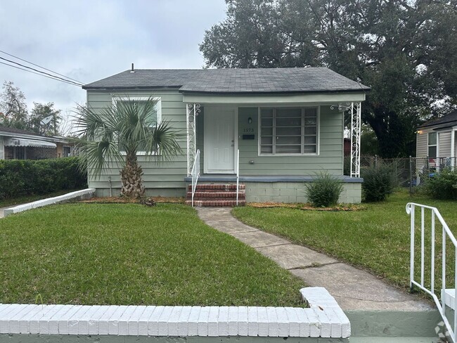 Building Photo - Ready Now- 3 Bedroom 1-Bathroom Home!