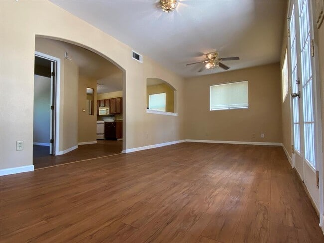 Photo - 11912A US-290