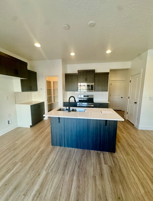 Building Photo - 5719 S Weehawken Ln Rental