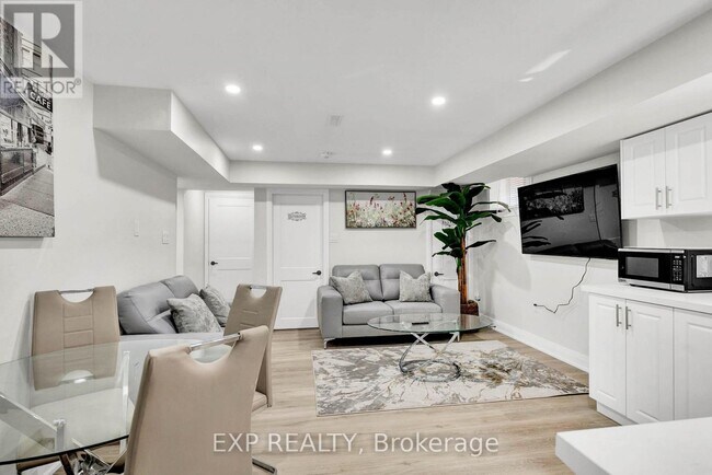 Photo - 448 Dougall Ave